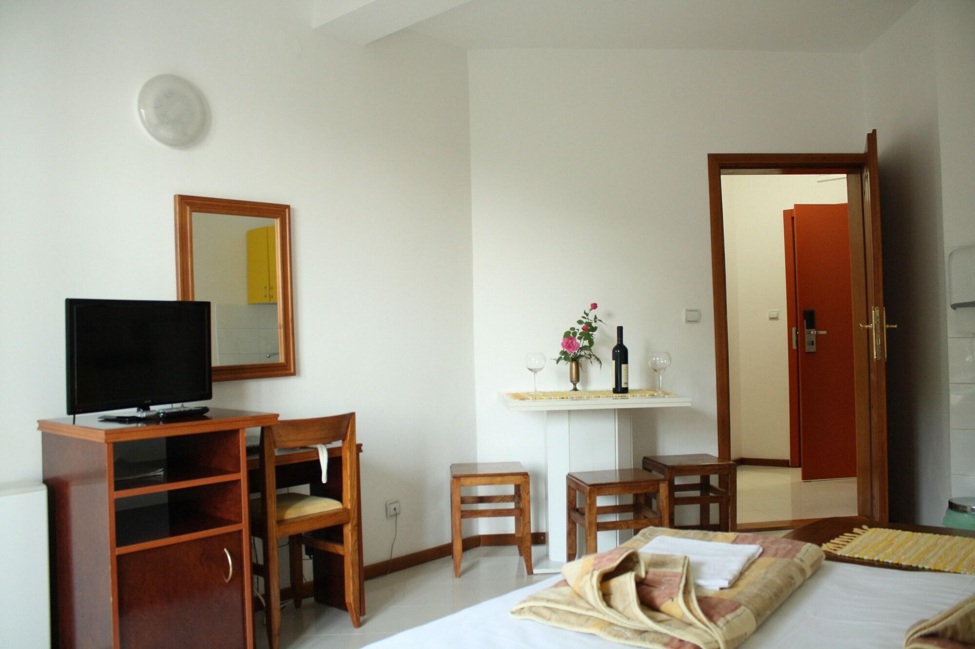Hotel Danica Petrovac Exterior photo