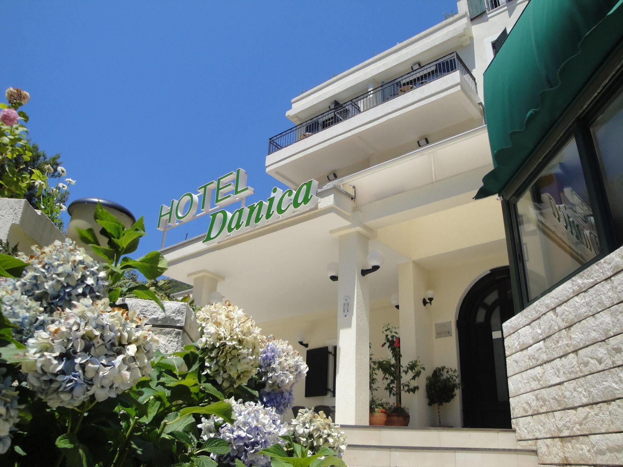 Hotel Danica Petrovac Exterior photo